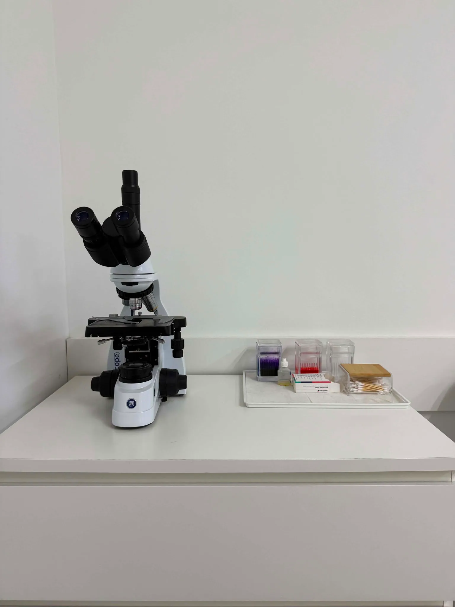Mikroskop na cytologické vyšetrenia v ambulancii